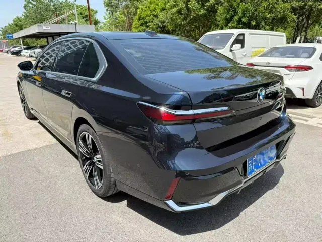 BMW 7 Series — Фото автомобиля 8