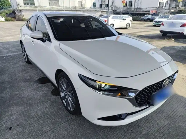 Mazda Axela — Фото автомобиля 3