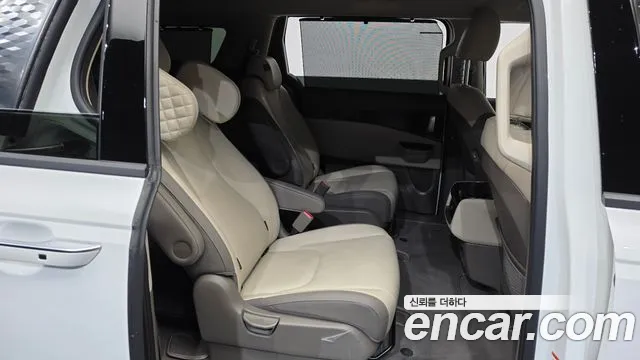 Kia Carnival Generation 4 — Фото автомобиля 12