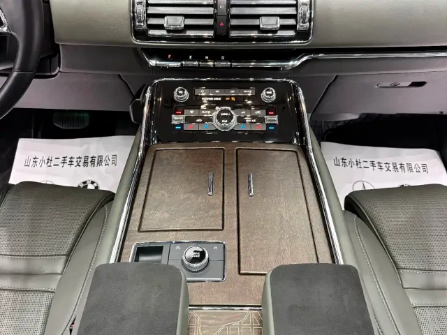 Lincoln Navigator — Фото автомобиля 12