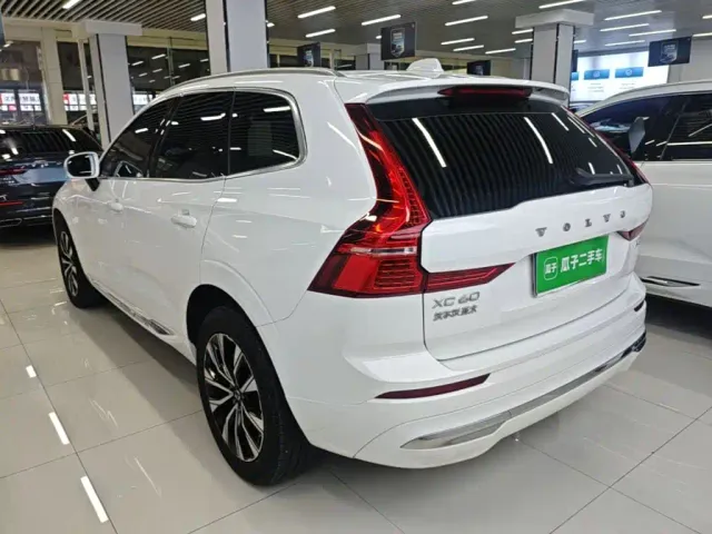 Volvo XC60 — Фото автомобиля 4