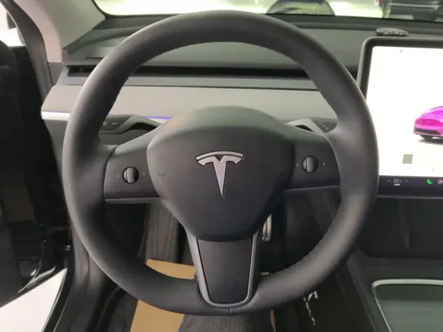 Tesla Model Y — Фото автомобиля 15