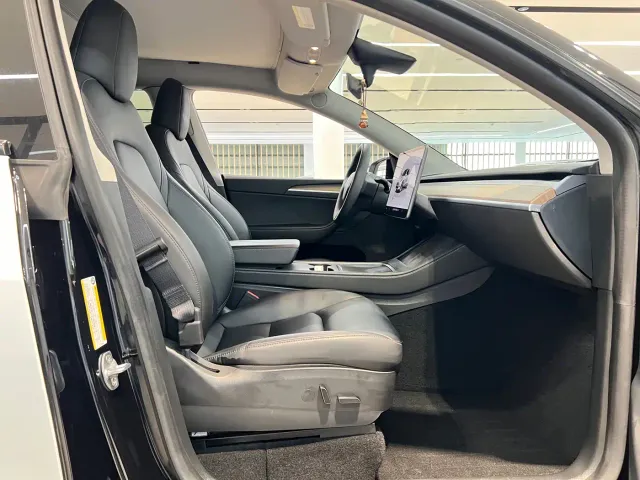 Tesla Model Y — Фото автомобиля 7
