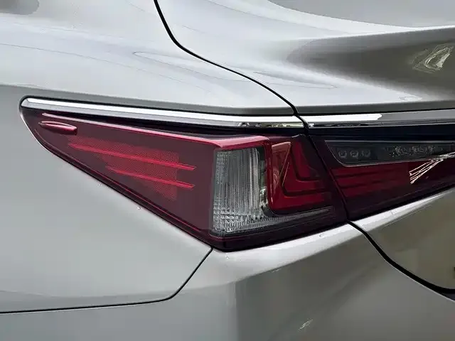 Lexus ES — Фото автомобиля 18
