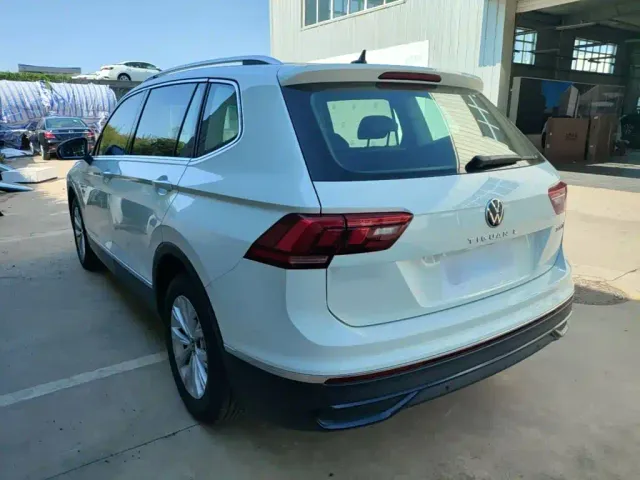 Volkswagen Tiguan L — Фото автомобиля 4