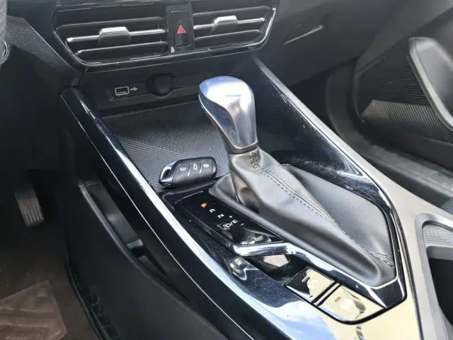 Roewe i5 — Фото автомобиля 13