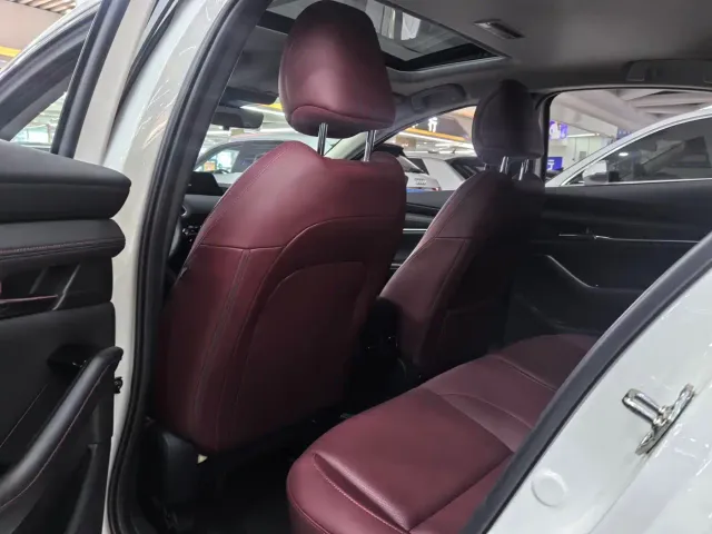 Mazda Axela — Фото автомобиля 5