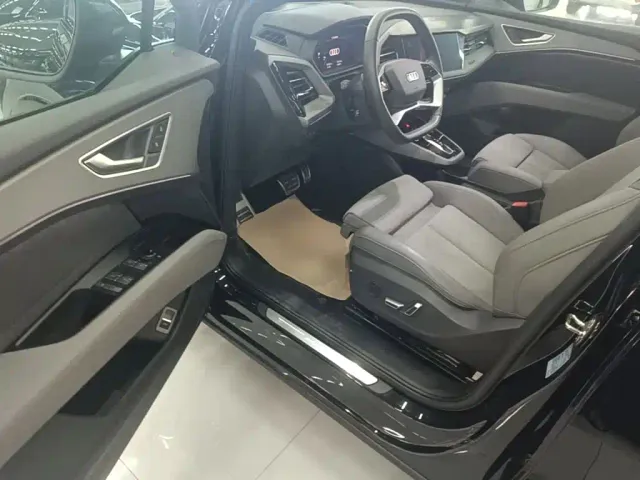 Audi Q5 e-tron — Фото автомобиля 15