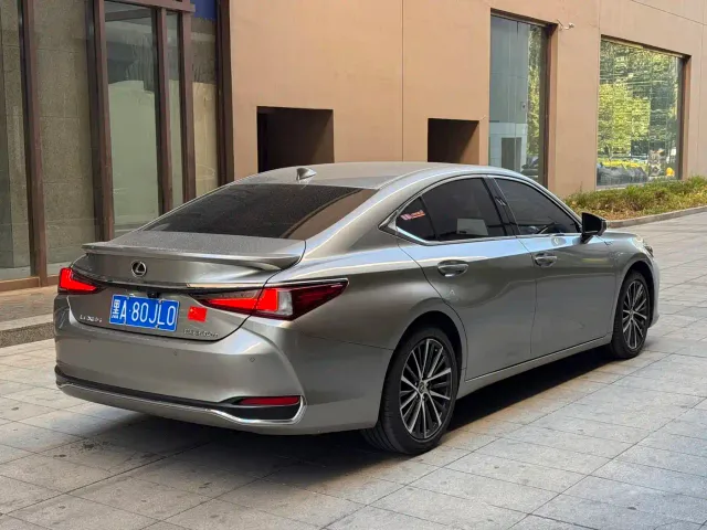 Lexus ES — Фото автомобиля 9