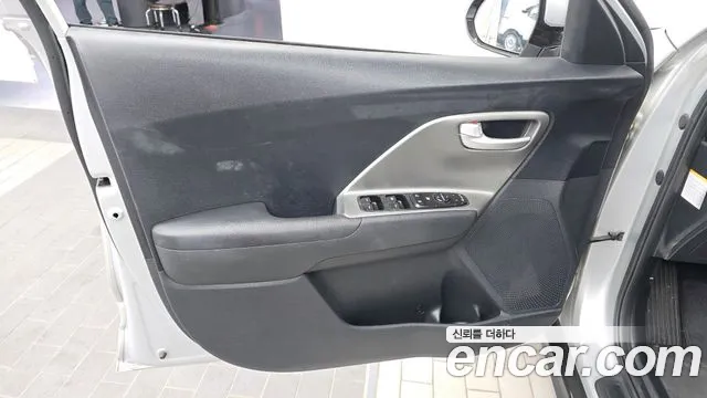Kia Niro — Фото автомобиля 13