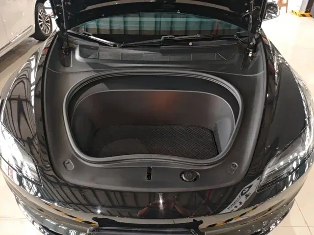 Tesla Model 3 — Фото автомобиля 19