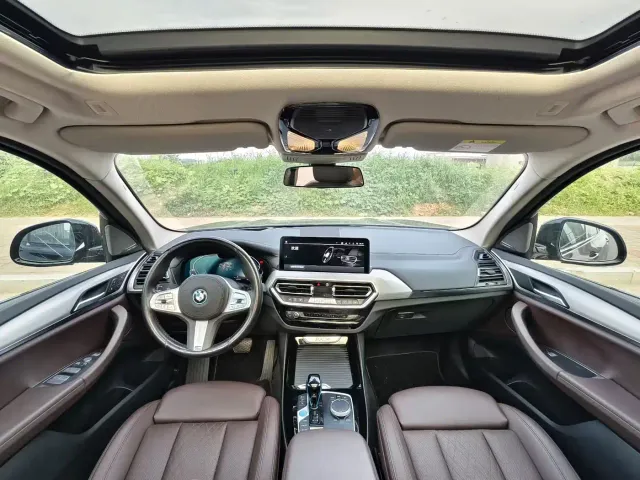 BMW iX3 — Фото автомобиля 4