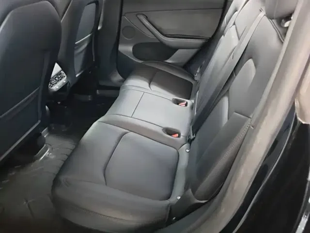 Tesla Model Y — Фото автомобиля 16