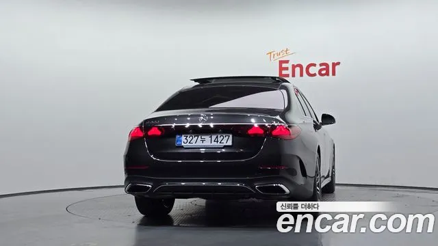 Mercedes-Benz E-Class — Фото автомобиля 4