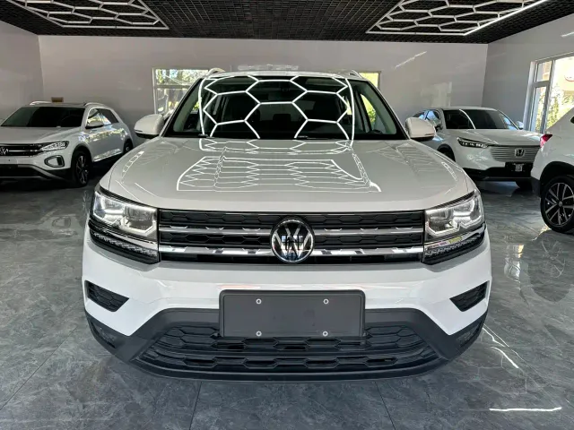 Фотография автомобиля — Volkswagen Tharu