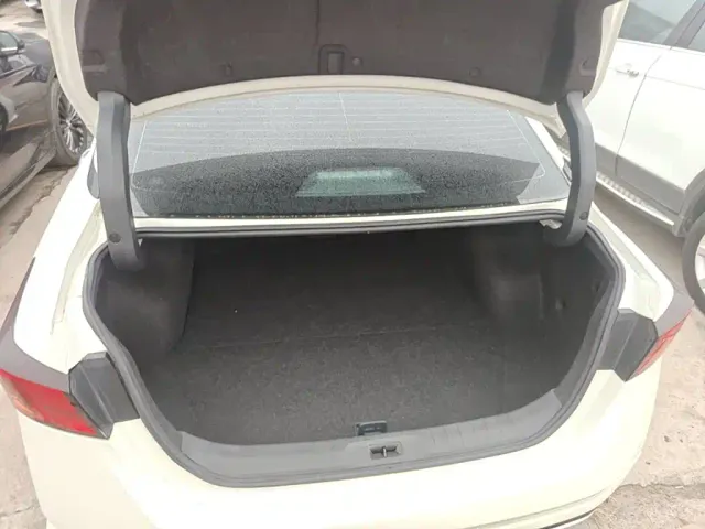 Nissan Teana — Фото автомобиля 18