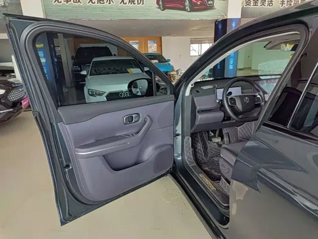Leapmotor C10 — Фото автомобиля 15