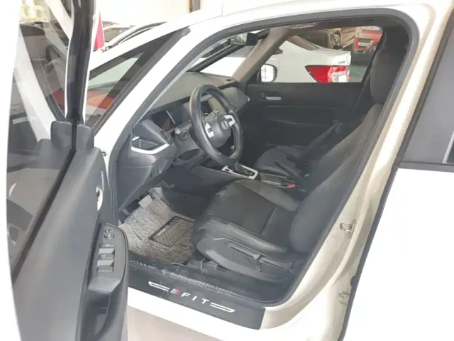 Honda Fit — Фото автомобиля 11