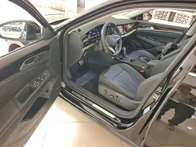 Volkswagen Passat — Фото автомобиля 15