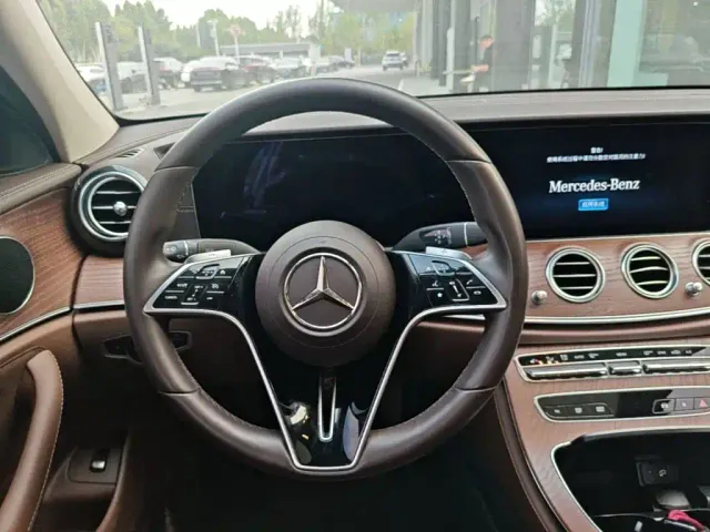 Mercedes-Benz E-Class — Фото автомобиля 10