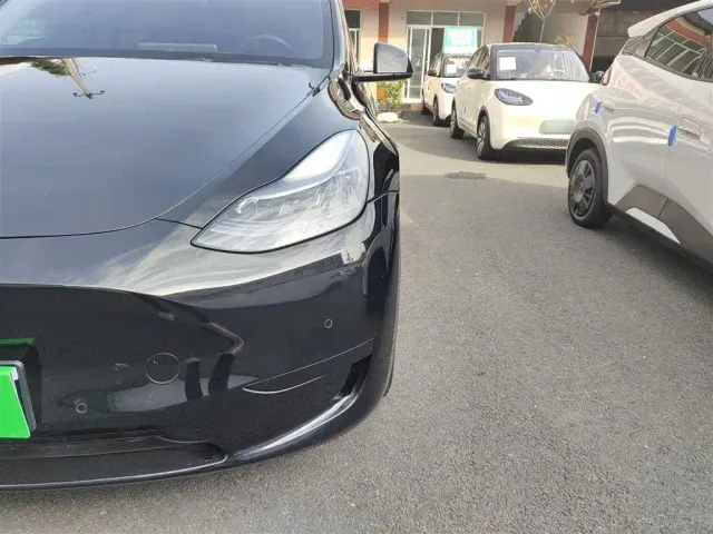 Tesla Model Y — Фото автомобиля 14