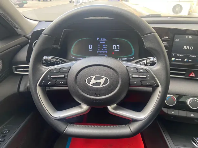 Hyundai Elantra — Фото автомобиля 6
