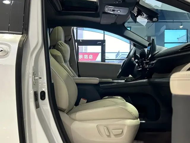 Toyota Granvia — Фото автомобиля 25