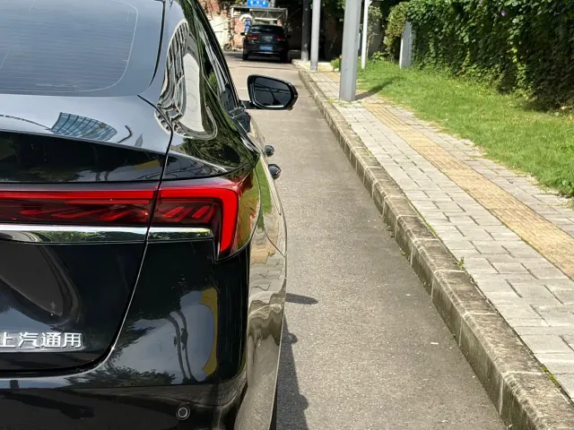 Buick LaCrosse — Фото автомобиля 9
