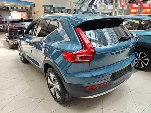 Volvo XC40 — Фото автомобиля 4