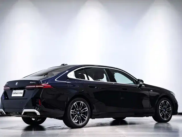 BMW 5 Series — Фото автомобиля 8