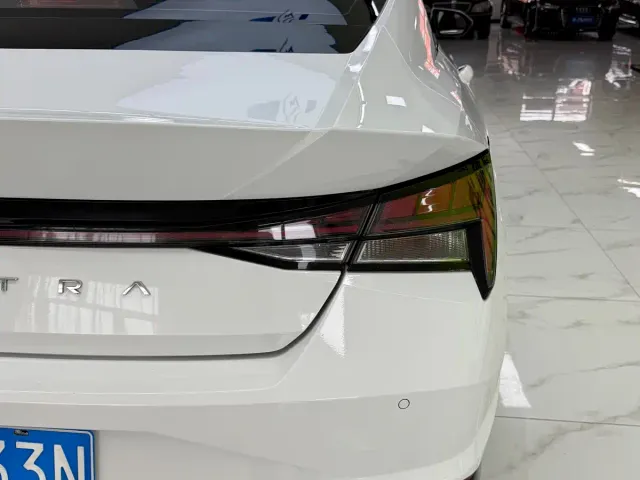 Hyundai Elantra — Фото автомобиля 12