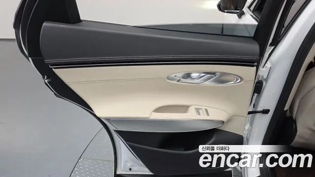 Genesis GV70 — Фото автомобиля 14