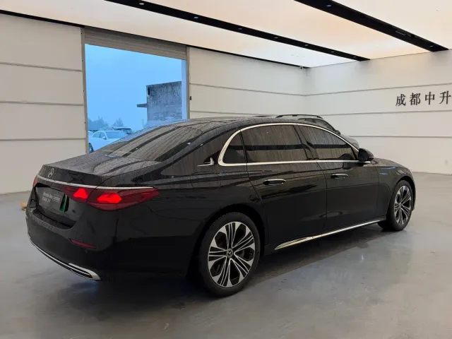 Mercedes-Benz E-Class — Фото автомобиля 5