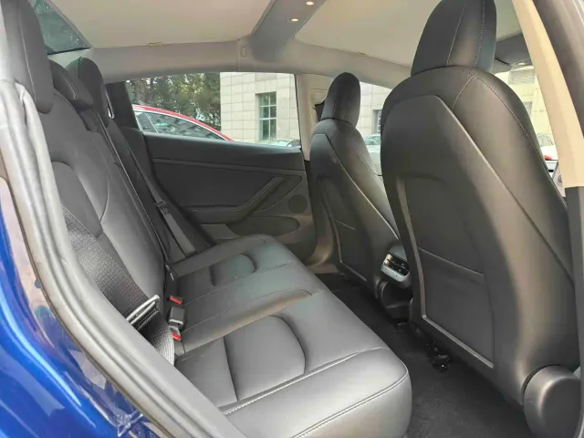 Tesla Model 3 — Фото автомобиля 12