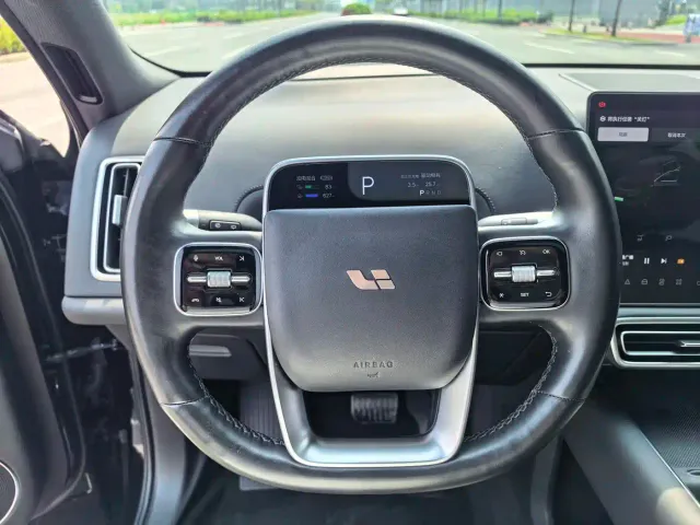 Li Auto L9 — Фото автомобиля 5