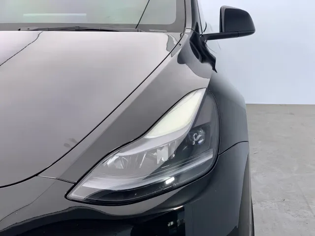 Tesla Model Y — Фото автомобиля 12