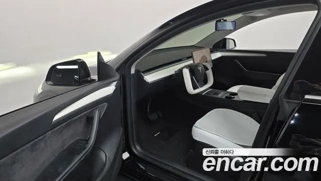 Tesla Model Y — Фото автомобиля 15