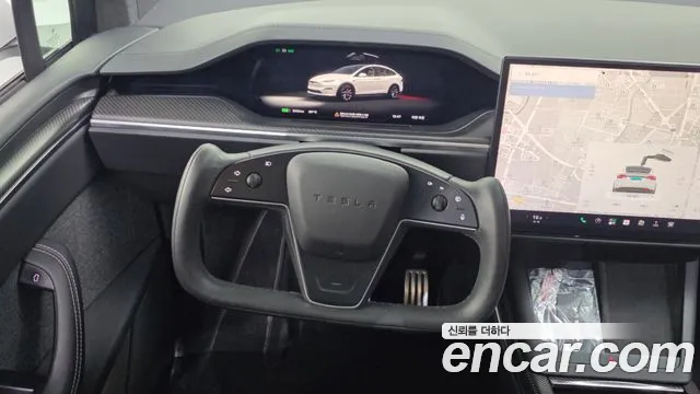 Tesla Model X — Фото автомобиля 13