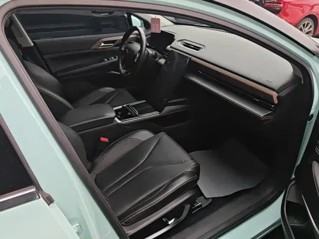 Xpeng P5 — Фото автомобиля 8