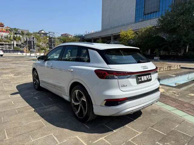 Audi Q4 e-tron — Фото автомобиля 4