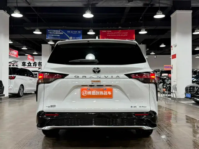 Toyota Granvia — Фото автомобиля 8