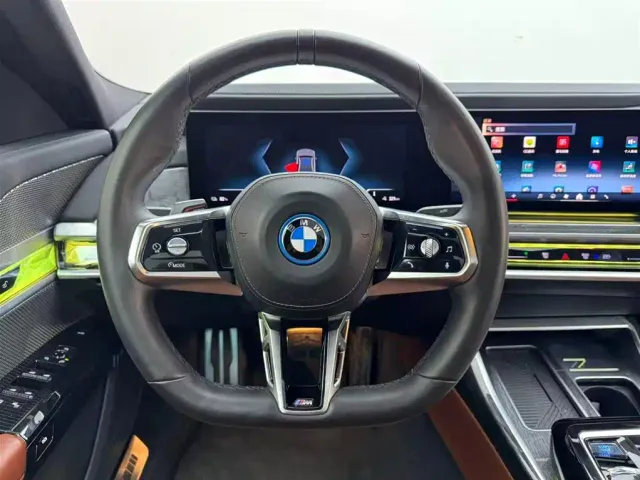 BMW i7 — Фото автомобиля 14