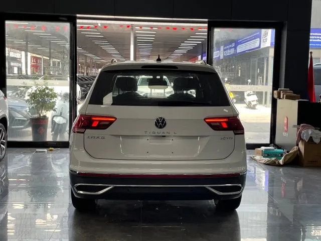 Volkswagen Tiguan L — Фото автомобиля 16