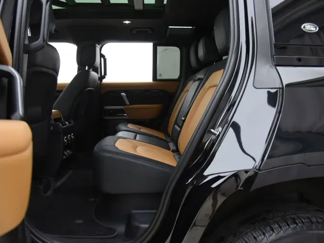 Land Rover Defender — Фото автомобиля 12