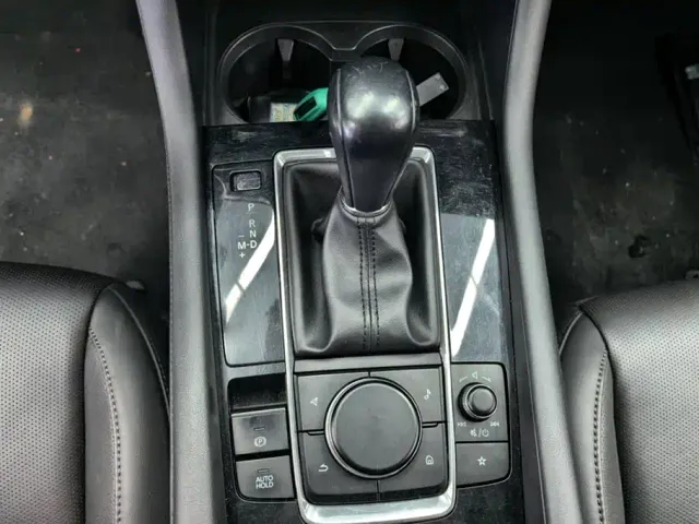 Mazda Axela — Фото автомобиля 16