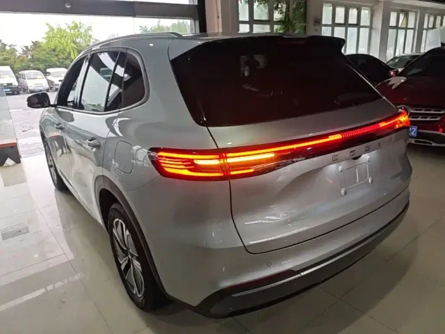 Geely Galaxy Starship 7 EM-i — Фото автомобиля 4