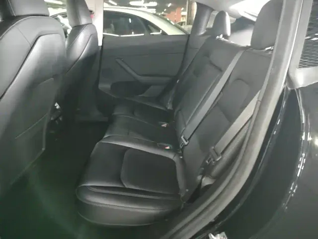 Tesla Model Y — Фото автомобиля 12