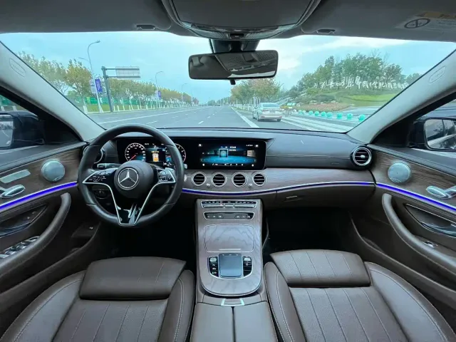 Mercedes-Benz E-Class — Фото автомобиля 4