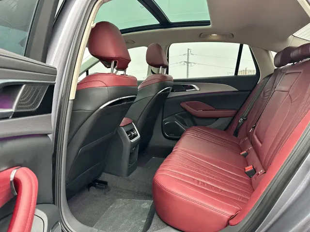 Hongqi H5 — Фото автомобиля 11