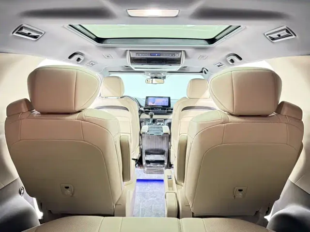 Toyota Sienna — Фото автомобиля 3